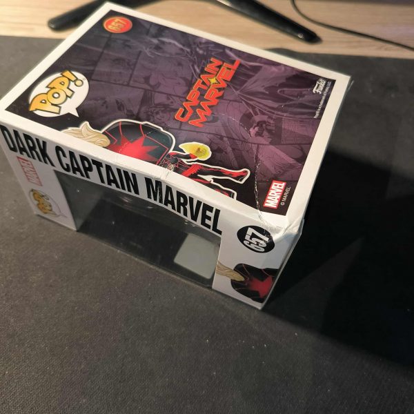 Figurine Funko Pop / Dark Captain Marvel N°657 / Marvel / 2020 Summer Convention Limited Edition Exclusive / Boîte Abimée