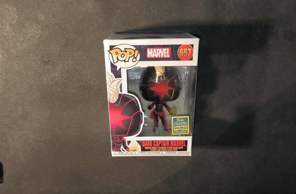 Figurine Funko Pop / Dark Captain Marvel N°657 / Marvel / 2020 Summer Convention Limited Edition Exclusive / Boîte Abimée