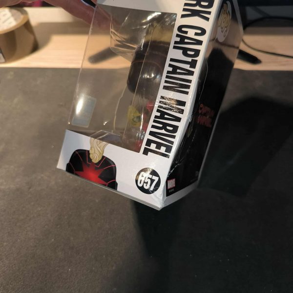 Figurine Funko Pop / Dark Captain Marvel N°657 / Marvel / 2020 Summer Convention Limited Edition Exclusive / Boîte Abimée