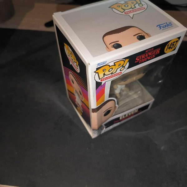 Figurine Funko Pop / Eleven N°1457 / Stranger Things / Boîte Abimée !!